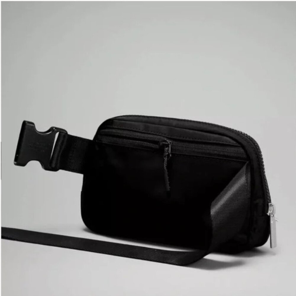 LULULEMON Everywhere Belt Bag – Black 1L, Extended Strap, NWT - Picture 9 of 11